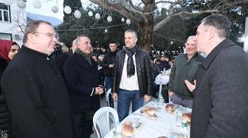 Sultangazi Belediyesi Ramazan sofrasını bu kez Yunanistan'ın İske&ccedil;e şehrinde kurdu!