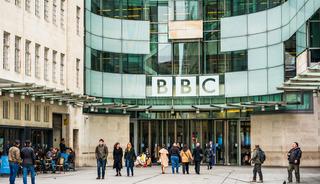 &Uuml;nl&uuml; TV kanalında kaos: 9 yıldır sunduğu programı bıraktı!