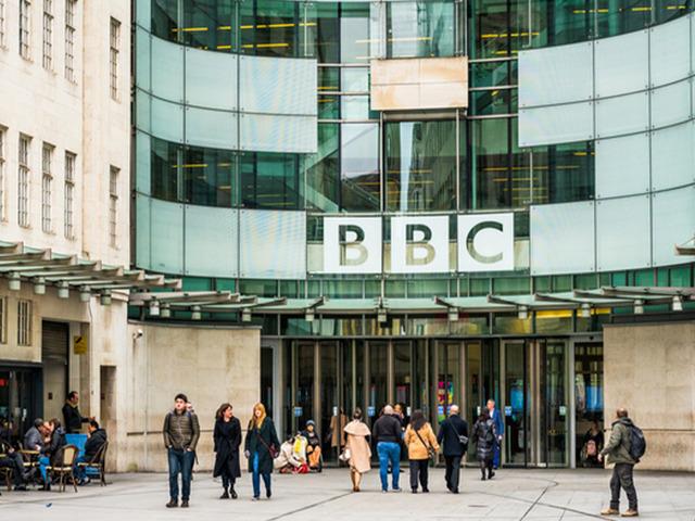 &Uuml;nl&uuml; TV kanalında kaos: 9 yıldır sunduğu programı bıraktı!