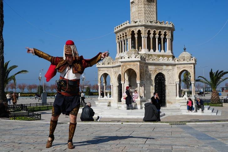 Yurtdışında zeybek oynayan birini g&ouml;rmek size ne hissettiriyor?