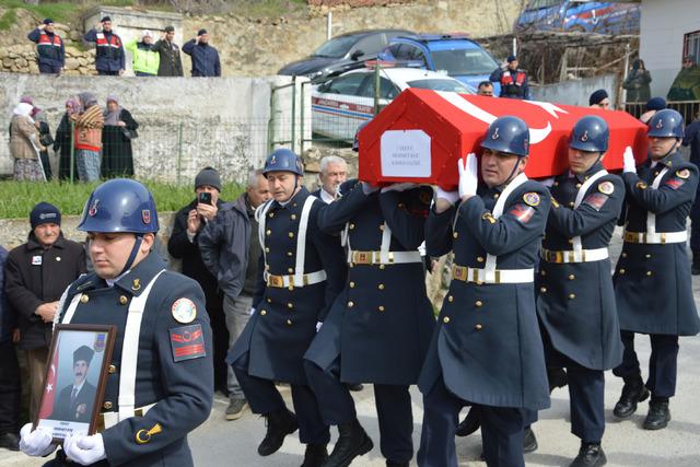 Samsun da vefat eden Kıbrıs gazisi askeri t&ouml;renle toprağa verildi 1