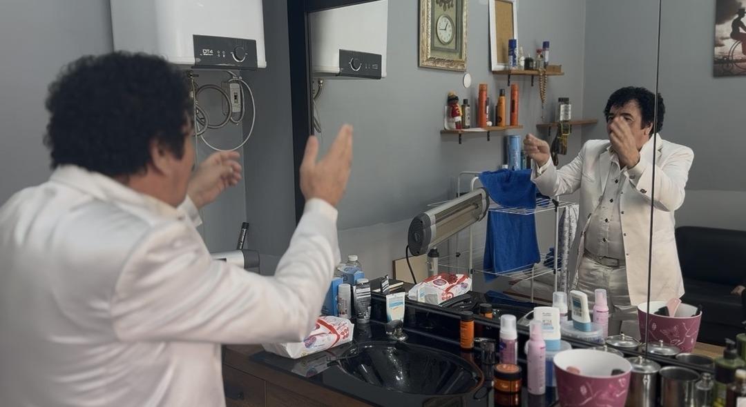 Müslüm Gürses’in ikizi gibi: Bu nasıl benzerlik? dedirtti! Sokakta ilgi odağı oldu 5