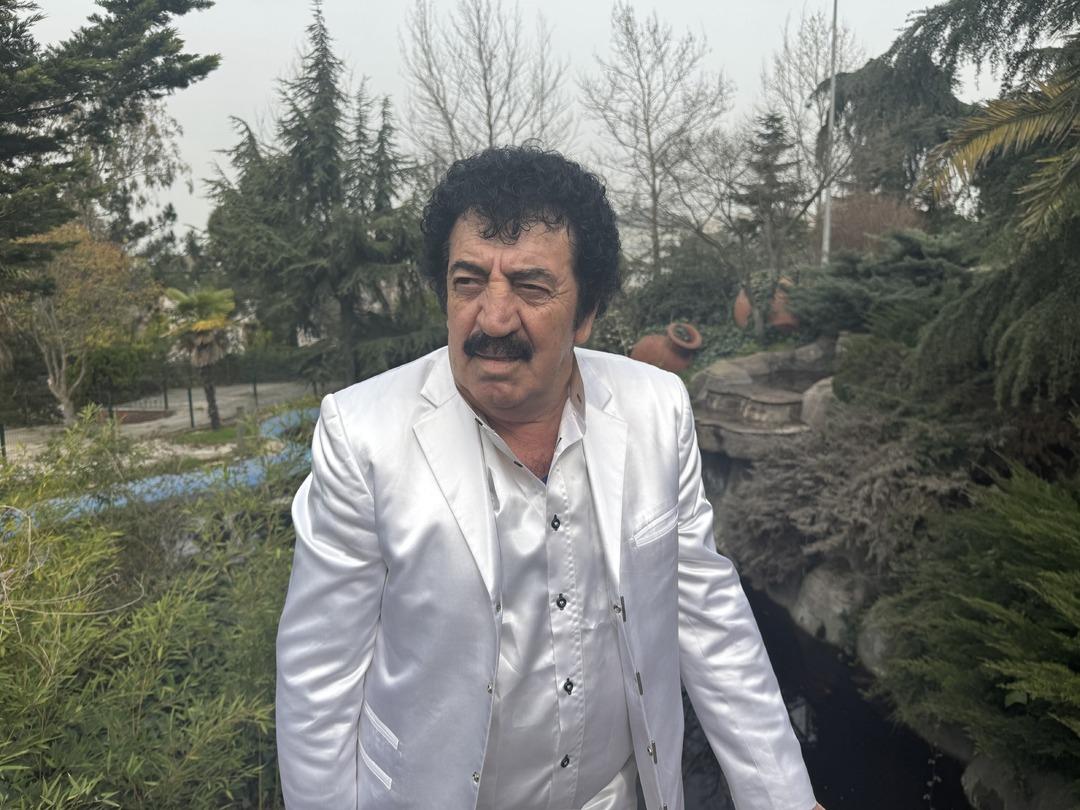 Müslüm Gürses’in ikizi gibi: Bu nasıl benzerlik? dedirtti! Sokakta ilgi odağı oldu 6