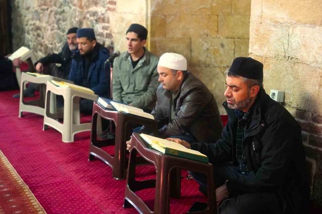 Muş&rsquo;taki asırlık camide mukabele geleneği yaşatılıyor 3