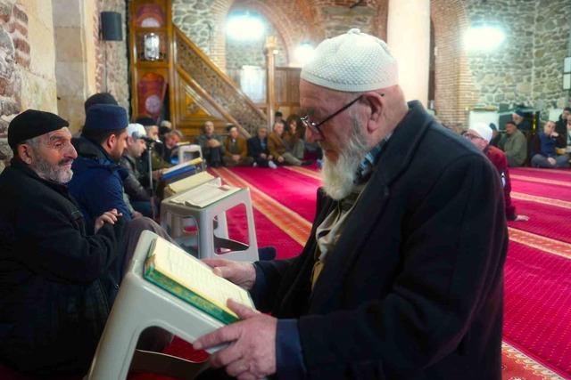 Muş&rsquo;taki asırlık camide mukabele geleneği yaşatılıyor 2