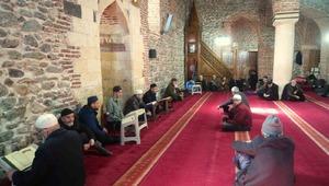 Muş&rsquo;taki asırlık camide mukabele geleneği yaşatılıyor