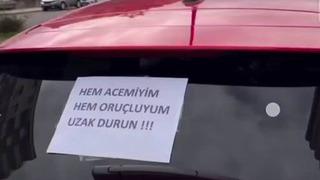 Acemi sürücüden trafikte 'ilginç' önlem!