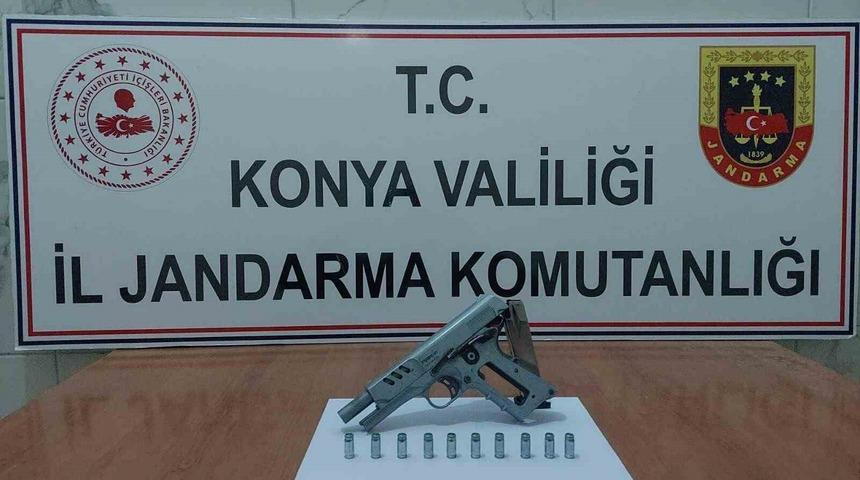Konya&rsquo;da &ccedil;ok sayıda silah ve silah par&ccedil;ası ele ge&ccedil;irildi: 1 tutuklama