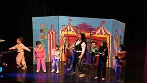 &Ccedil;ocuklara kukla g&ouml;sterisi d&uuml;zenlendi