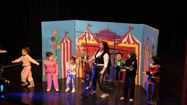 Çocuklara kukla gösterisi düzenlendi 1