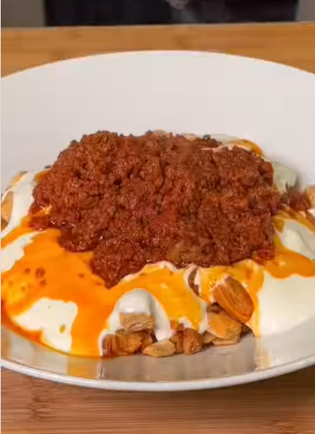 10 dakikada pratik mantı tarifi! Daha &ouml;nce hi&ccedil; g&ouml;rmediniz: "&Uuml;şenge&ccedil; Mantısı" 3