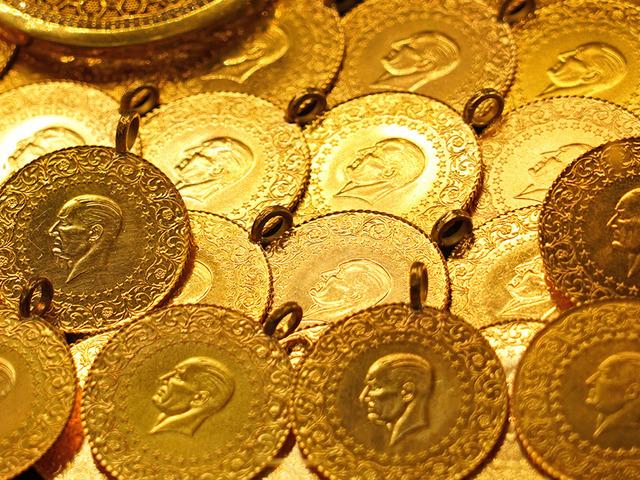 &Ccedil;arpıcı d&uuml;ş&uuml;ş sonrası altın yeniden y&uuml;kseliyor mu? İşte g&uuml;ncel altın fiyatları