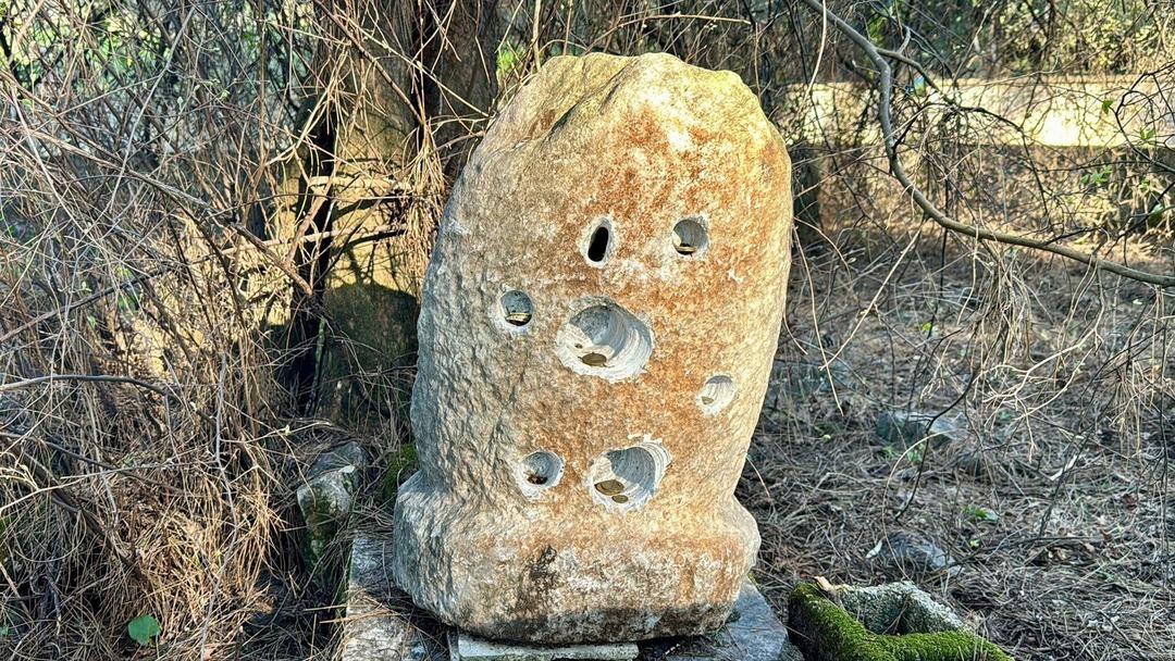 Delik Dede&rsquo;nin 200 yıllık 19 delikli adak taşı &ccedil;alındı: "Zarar getirir" uyarısı! 5