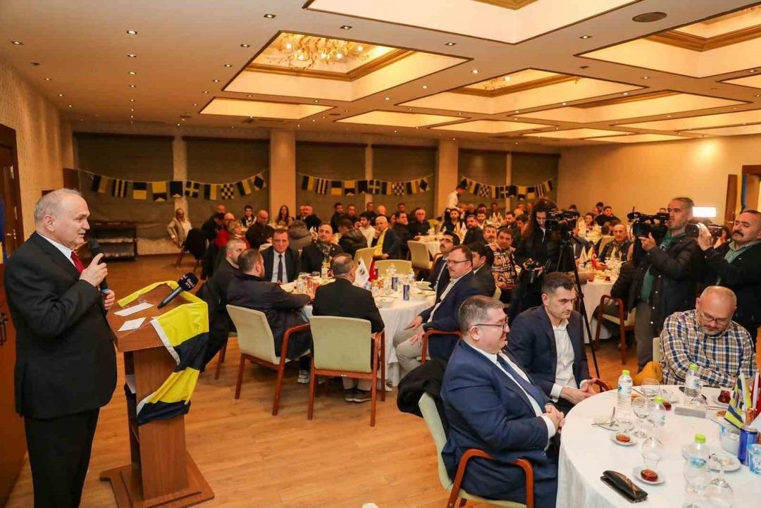 Aziz Yıldırım iftarını Düzce Fenerbahçeliler ile yaptı 2