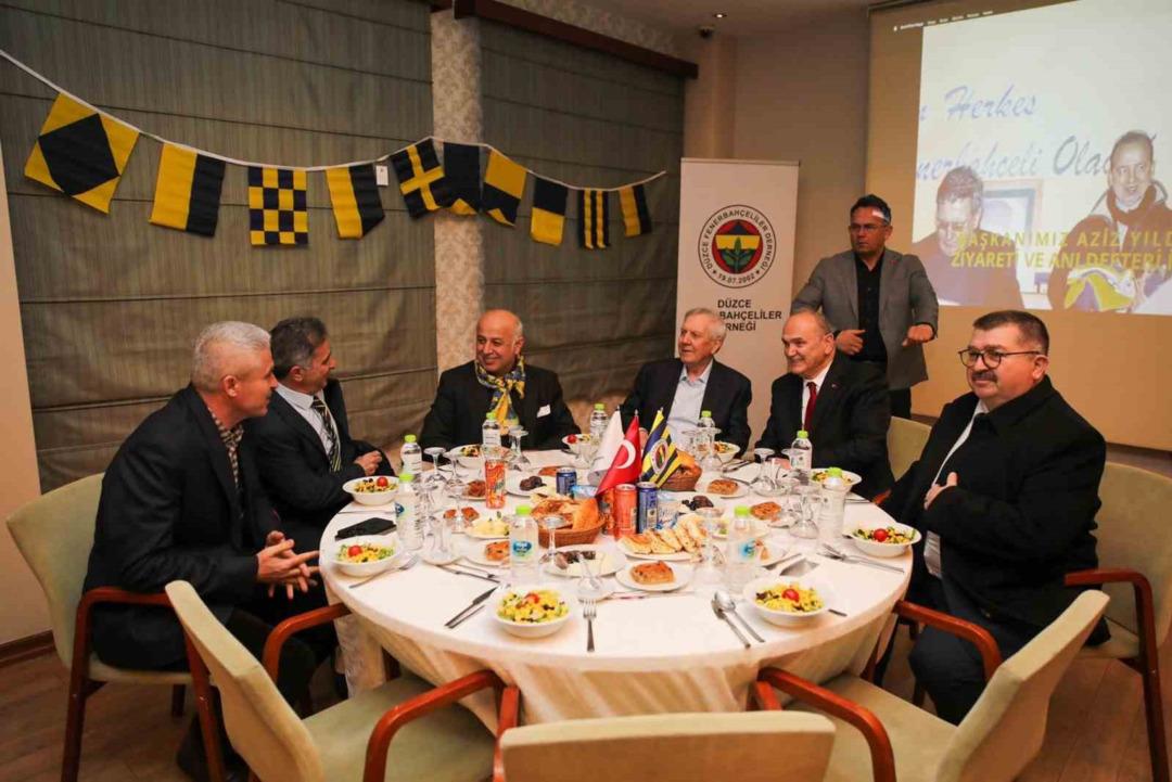 Aziz Yıldırım iftarını Düzce Fenerbahçeliler ile yaptı 3