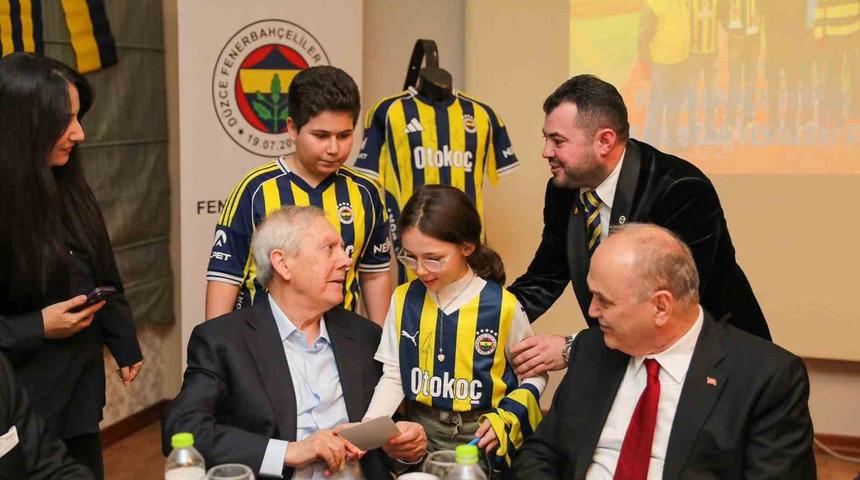 Aziz Yıldırım iftarını D&uuml;zce Fenerbah&ccedil;eliler ile yaptı