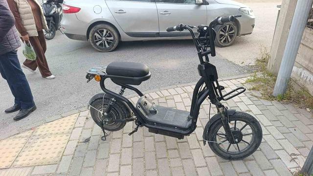 Antalya&rsquo;da motosiklet ile elektrikli bisiklet &ccedil;arpıştı: 3&rsquo;&uuml; &ccedil;ocuk 4 yaralı 3