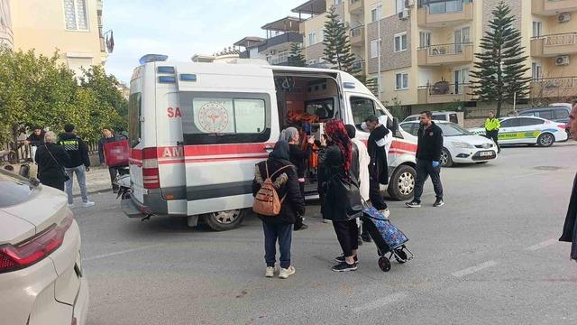 Antalya&rsquo;da motosiklet ile elektrikli bisiklet &ccedil;arpıştı: 3&rsquo;&uuml; &ccedil;ocuk 4 yaralı 2
