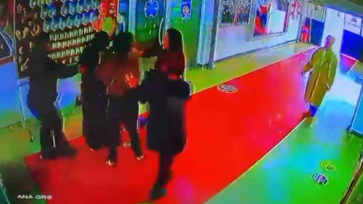 Çocuğunu müdüre şikayet eden veliye okul içinde saldırdı! - Mynet Yaşam