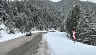 Karab&uuml;k'&uuml;n y&uuml;ksek kesimlerine kar yağdı