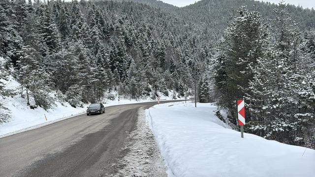 Karabük'ün yüksek kesimlerine kar yağdı
