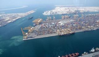 Abu Dabi Limanları Grubu (AD Ports Group), H&uuml;rm&uuml;z Boğazı'ndaki deniz trafiğinin azalması nedeniyle Birleşik Arap Emirlikleri'nin (BAE) başkentindeki Halife Limanı'na gelen gemi sayısında d&uuml;ş&uuml;ş g&ouml;r&uuml;lebileceğini a&ccedil;ıkladı.