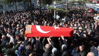 Öğrencisi tarafından öldürülen Fatma Nur öğretmene son veda! Tabutun yanından ayrılmadı