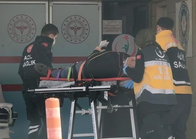 Bursa’da kontrolden çıkan otomobil ağaçlık alana uçtu 5
