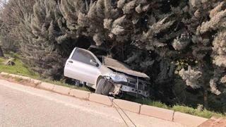 Bursa’da kontrolden çıkan otomobil ağaçlık alana uçtu