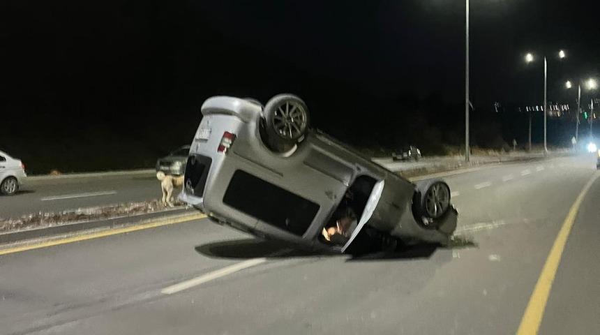 Hafif ticari ara&ccedil; takla attı