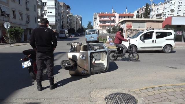 Kepez&rsquo;de motosikletler &ccedil;arpıştı: 1 yaralı 1