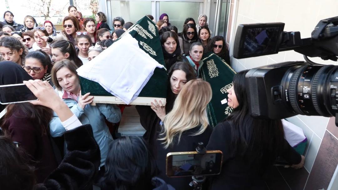 Anne-kız denizde &ouml;l&uuml; bulunmuşlardı: İstismarcılarının kurbanı oldular! Tabutları kadınlar omuzladı 4