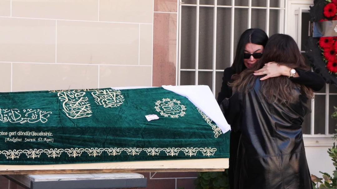 Anne-kız denizde &ouml;l&uuml; bulunmuşlardı: İstismarcılarının kurbanı oldular! Tabutları kadınlar omuzladı 2