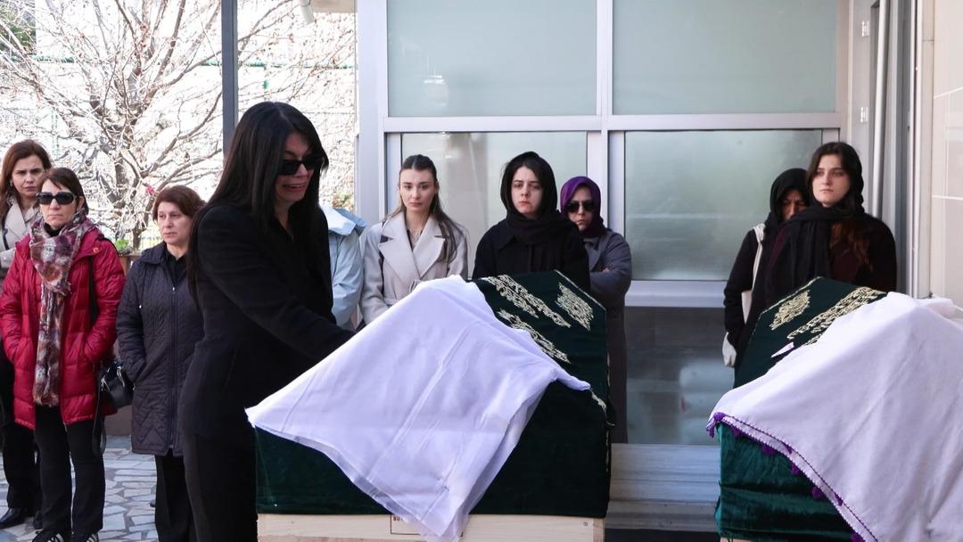 Anne-kız denizde &ouml;l&uuml; bulunmuşlardı: İstismarcılarının kurbanı oldular! Tabutları kadınlar omuzladı 1