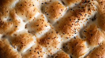 İki dakika yetiyor! Bayatlayan Ramazan pidesini ilk g&uuml;nk&uuml; haline getiren sihirli dokunuş