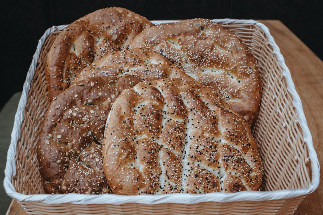 İki dakika yetiyor! Bayatlayan Ramazan pidesini ilk g&uuml;nk&uuml; haline getiren sihirli dokunuş 2