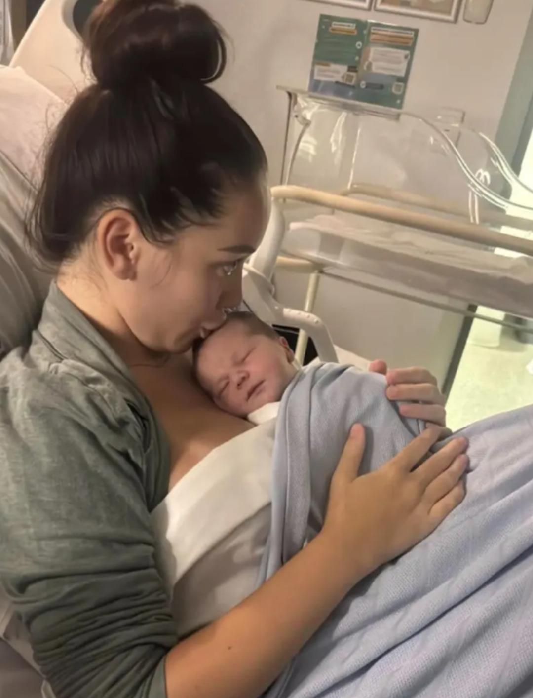 Mide ağrısı sandı doğum yaptı! "İmkansız olduğunu d&uuml;ş&uuml;nd&uuml;m" 2