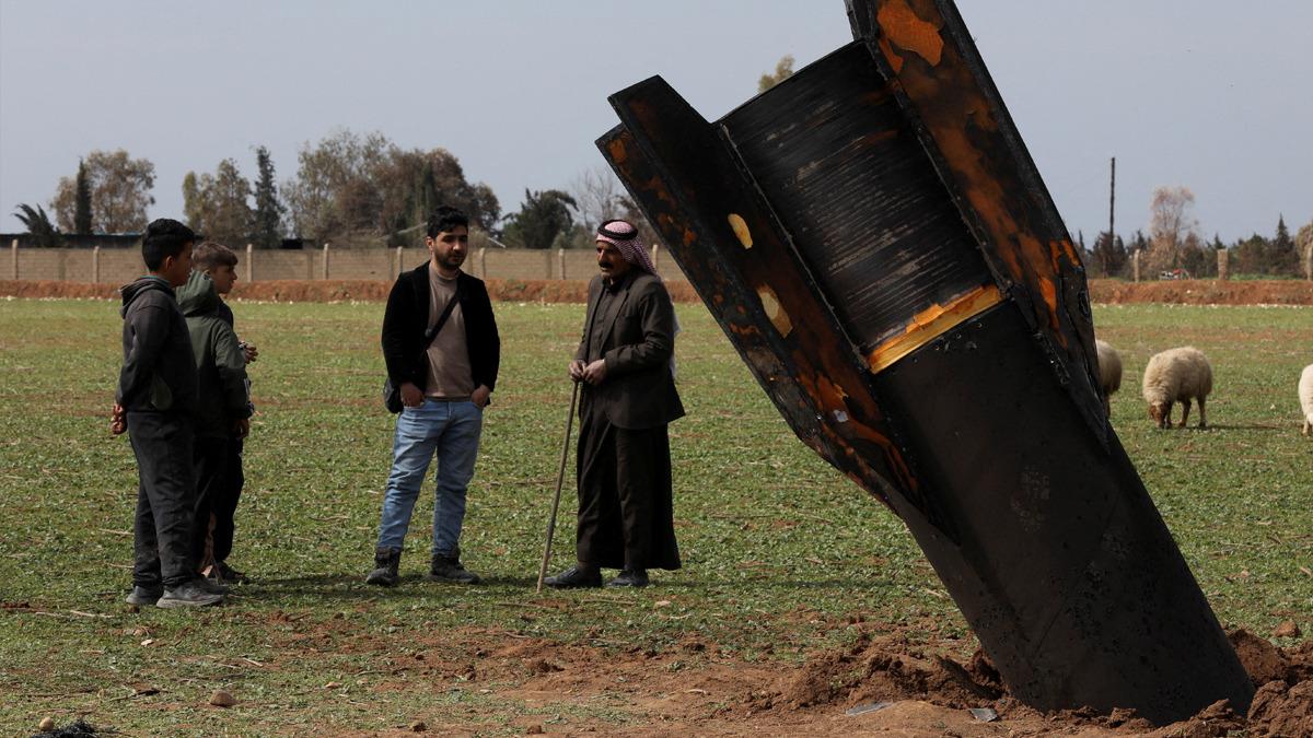 Suriye'nin Kamışlı kentine füze düştü! Gören yanına koştu...