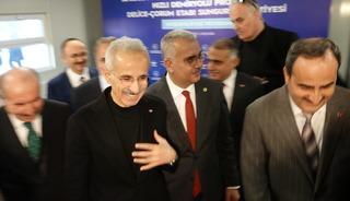 Bakan Uraloğlu&rsquo;ndan &lsquo;S&uuml;per Hızlı Tren&rsquo; a&ccedil;ıklaması: Ankara-İstanbul arası 80 dakikaya d&uuml;ş&uuml;yor