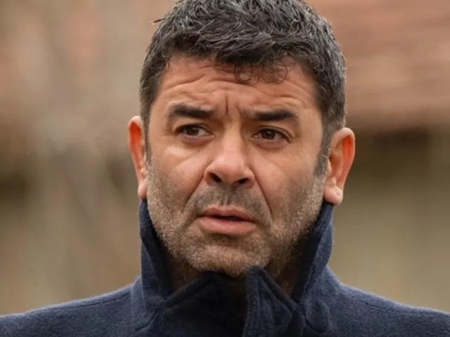 Gen&ccedil; sevgiliye ilan-ı aşk! Pozlara beğeni yağdı