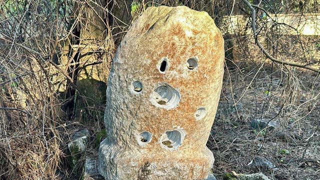 Delik Dede’nin 200 yıllık 19 delikli adak taşı çalındı: Zarar getirir uyarısı!