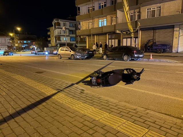 Otomobille motosiklet &ccedil;arpıştı: 1 ağır yaralı