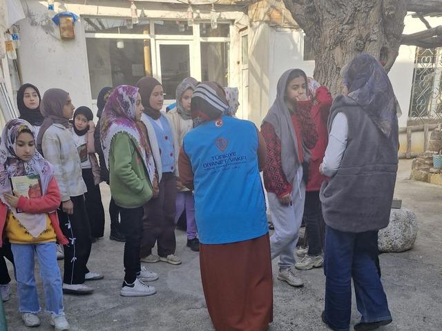 Kahta'da ihtiya&ccedil; sahibi ailelere yardımlar s&uuml;r&uuml;yor