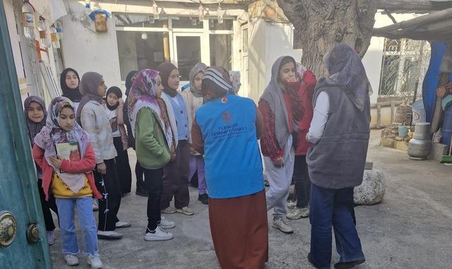 Kahta'da ihtiyaç sahibi ailelere yardımlar sürüyor
