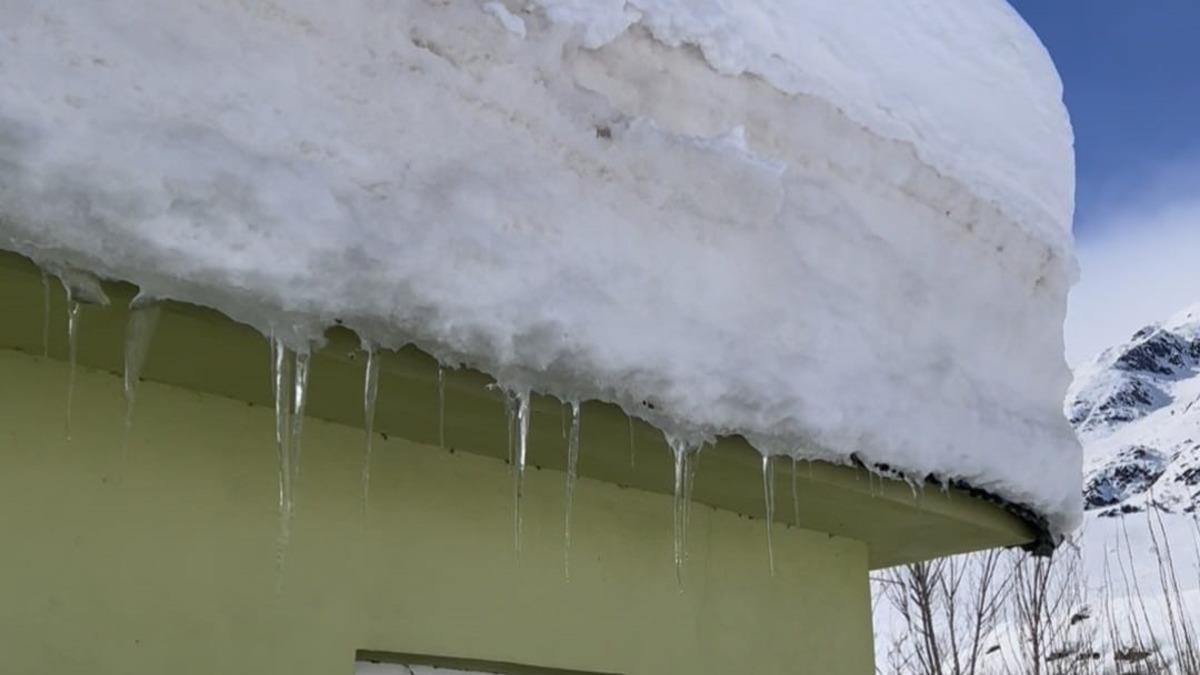 Ovacık'ta kar kalınlığı 2 metreyi buldu, evler kardan kayboldu - Mynet Yaşam