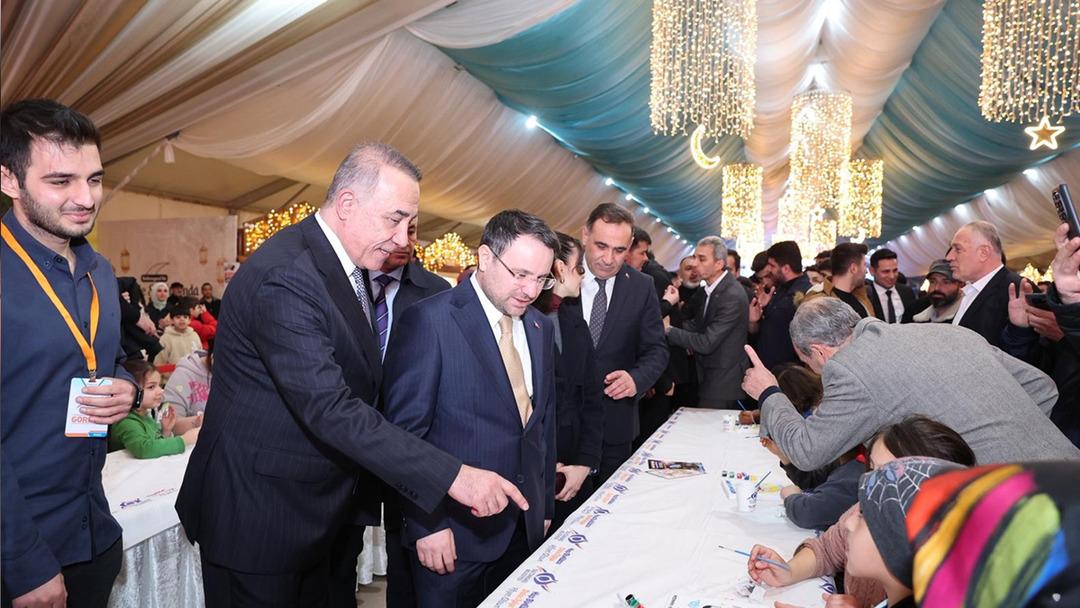 Bakan G&uuml;rlek&rsquo;ten Sultangazi etkinlik &ccedil;adırı ziyareti 1