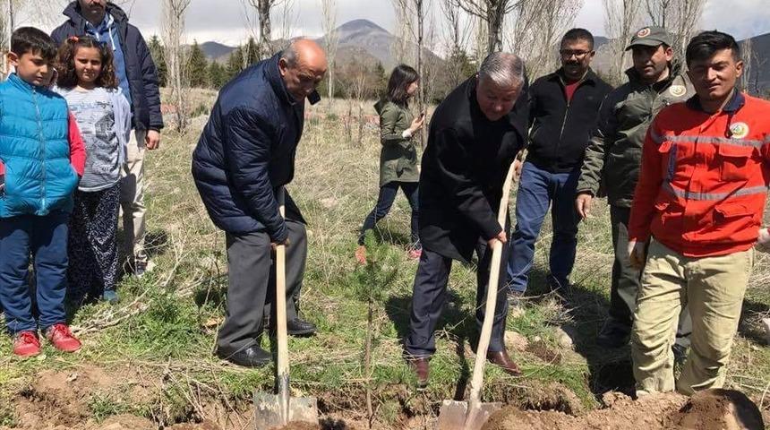 Kaymakam Duru, fidan dikimi etkinliğine katıldı