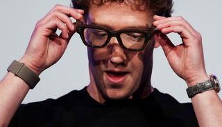 O g&ouml;zl&uuml;kleri takanlar şokta!