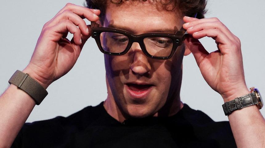 O g&ouml;zl&uuml;kleri takanlar şokta! Tuvalete giderken hatta soyunma sırasında...