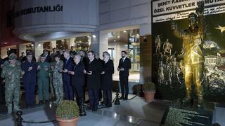 Cumhurbaşkanı Erdoğan, Ömer Halisdemir'in şehit olduğu yerde dua etti! Yanındaki teğmen dikkat çekti